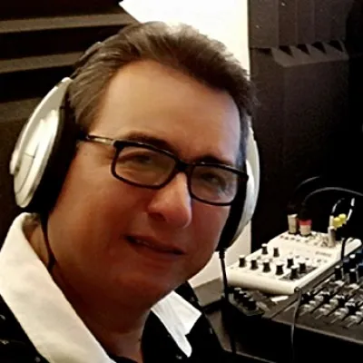 Live streaming LAS NOCHES CON ARNOLD RADIO