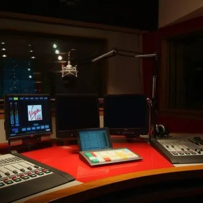 Live streaming Defiant Media Radio