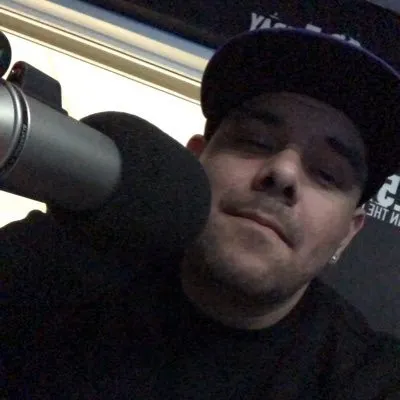 Live streaming Laggz Radio