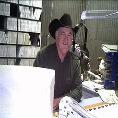 Live streaming Voice of the Mountains Country Radio