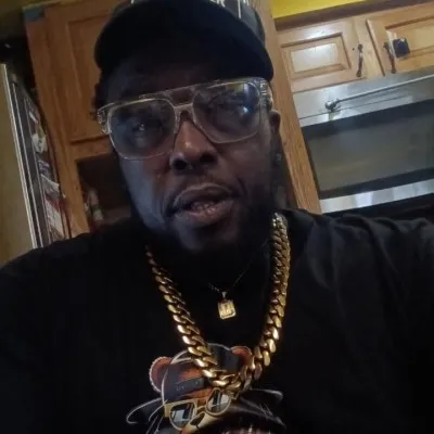 Live streaming Family Affair Radio